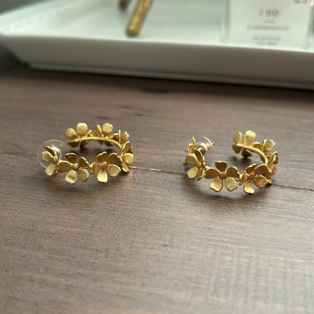Tuckernuck Floral Hoops Gold